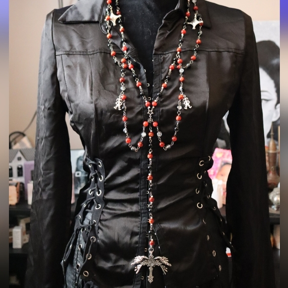 Handmade Jewelry - Elegant Red and Black Beaded Necklace